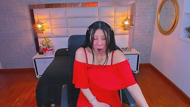 Nohemi louse online show from March 2026 06:42:02 PM