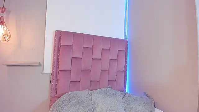 Roxy Stonee online show from March 2026 07:30:01 PM