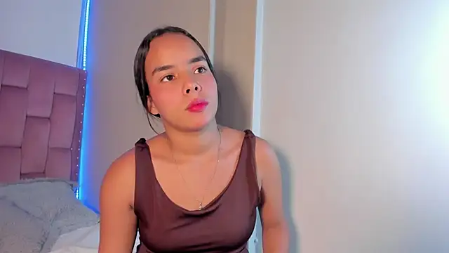 Roxy Stonee online show from April 2026 07:29:02 PM