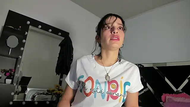 Snapshot of Annyrosee chatting on March 2025 08:27:02 PM Annyrosee online show from March 2025 08:27:02 PM