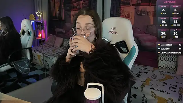 kaisajenner online show from February 2025 07:48:02 PM