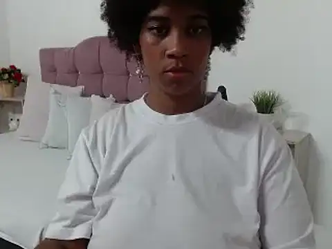 Snapshot of CanelaFierce chatting on March 2025 04:28:02 PM CanelaFierce online show from March 2025 04:28:02 PM