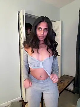 Snapshot of Liyah_19 chatting on February 2026 11:47:02 PM Liyah 19 online show from February 2026 11:47:02 PM