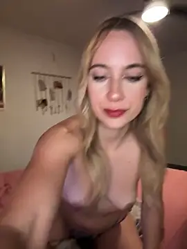 Snapshot of rileylovesyou chatting on September 2025 02:38:02 AM rileylovesyou online show from September 2025 02:38:02 AM