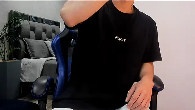 Snapshot of roan_birkin chatting on October 2025 08:20:02 PM roan birkin online show from October 2025 08:20:02 PM