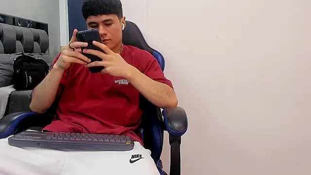 Snapshot of roan_birkin chatting on October 2025 07:21:02 PM roan birkin online show from October 2025 07:21:02 PM