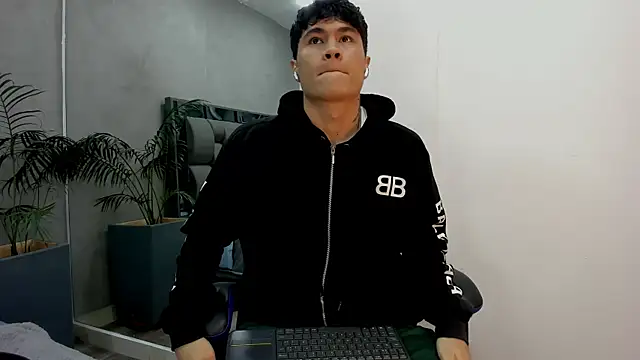 Snapshot of roan_birkin chatting on November 2025 07:03:01 PM roan birkin online show from November 2025 07:03:01 PM