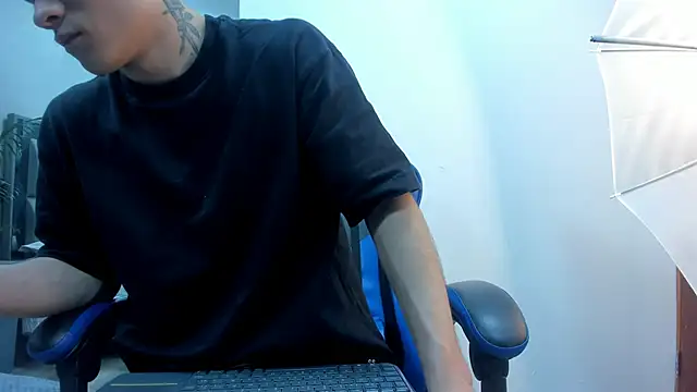 Snapshot of roan_birkin chatting on November 2025 07:13:01 PM roan birkin online show from November 2025 07:13:01 PM