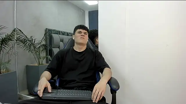 Snapshot of roan_birkin chatting on November 2025 07:47:01 PM roan birkin online show from November 2025 07:47:01 PM