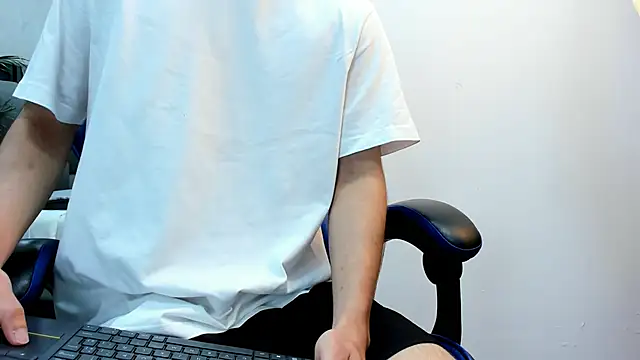 Snapshot of roan_birkin chatting on December 2025 07:30:02 PM roan birkin online show from December 2025 07:30:02 PM