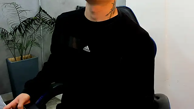 Snapshot of roan_birkin chatting on December 2025 09:21:02 PM roan birkin online show from December 2025 09:21:02 PM