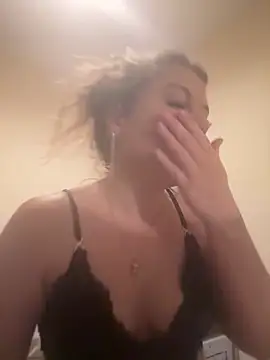 BambixoxUK online show from November 2025 08:52:02 PM