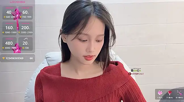 xunian71O online show from February 2025 03:56:02 PM