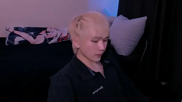 Snapshot of rennnuts chatting on March 2026 05:13:01 AM rennnuts online show from March 2026 05:13:01 AM