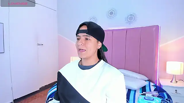 Liiam smith  online show from October 2025 12:45:02 PM