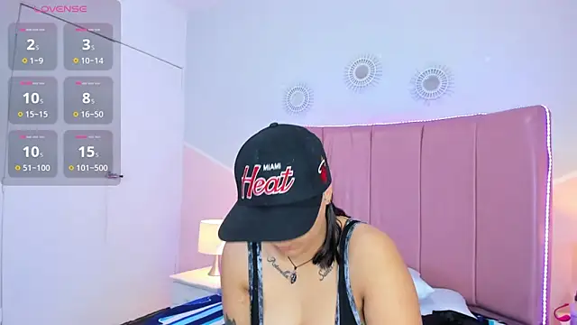 Liiam smith  online show from November 2025 01:00:01 PM