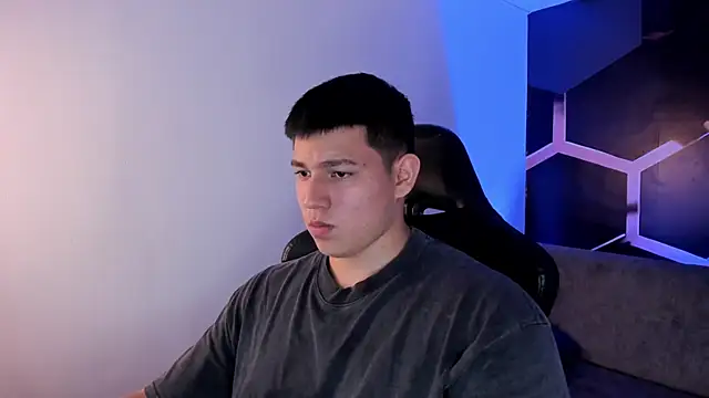 JamesCr  online show from February 2026 03:29:02 AM