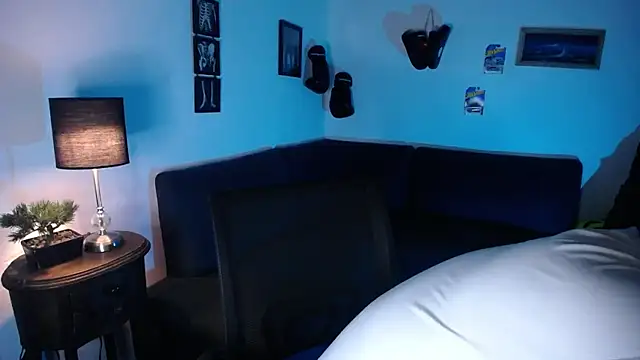 JamesCr  online show from March 2026 11:48:01 PM