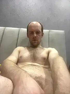 LynnAhNight online show from January 2026 01:47:02 PM