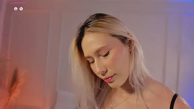 Arianasweeet online show from April 2026 07:42:01 PM