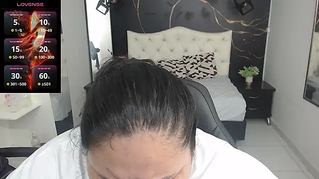 Snapshot of Aaliyah11 chatting on November 2025 01:17:01 AM Aaliyah11 online show from November 2025 01:17:01 AM