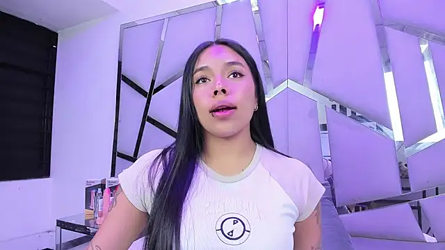 ZoeWan69 online show from February 2026 02:21:01 PM