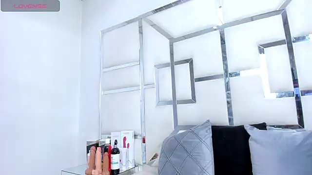 ZoeWan69 online show from February 2026 02:07:02 PM