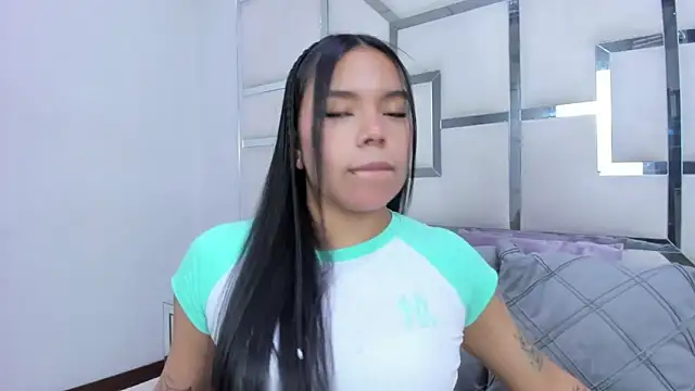 ZoeWan69 online show from April 2026 02:22:01 PM