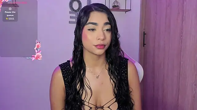 Snapshot of Bella_ricci_ chatting on September 2025 06:35:01 PM Bella ricci  online show from September 2025 06:35:01 PM