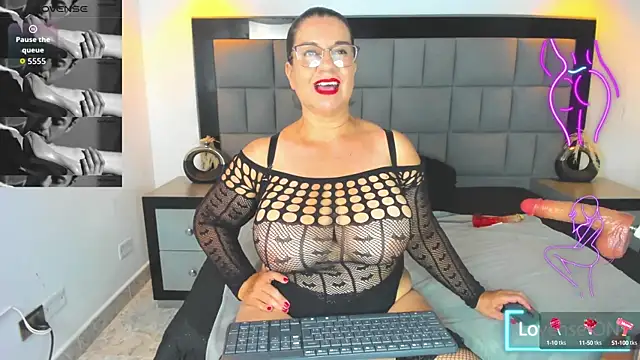 Snapshot of Your_Lady_Milf chatting on September 2025 08:45:01 PM Your Lady Milf online show from September 2025 08:45:01 PM