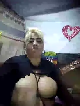 Snapshot of BonniAdams chatting on February 2025 04:25:02 AM BonniAdams online show from February 2025 04:25:02 AM