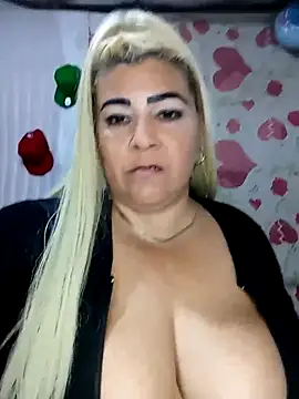 Snapshot of BonniAdams chatting on October 2025 09:00:02 AM BonniAdams online show from October 2025 09:00:02 AM