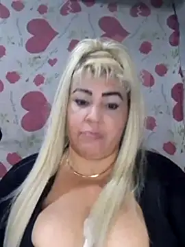 Snapshot of BonniAdams chatting on November 2025 09:28:01 PM BonniAdams online show from November 2025 09:28:01 PM