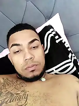 Elgroney23 online show from February 2025 09:45:02 PM