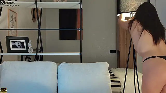 Snapshot of emiljanna chatting on November 2025 04:00:02 AM emiljanna online show from November 2025 04:00:02 AM