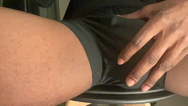 Snapshot of DoctorGirthBBC chatting on February 2025 03:22:01 AM DoctorGirthBBC online show from February 2025 03:22:01 AM