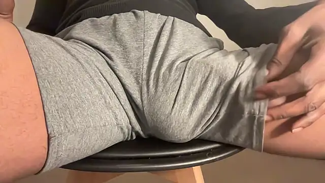 Snapshot of DoctorGirthBBC chatting on March 2025 04:14:01 AM DoctorGirthBBC online show from March 2025 04:14:01 AM