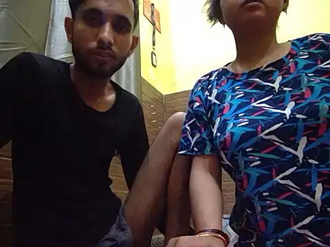 Snapshot of Queen_Couple chatting on February 2025 04:53:01 PM Queen Couple online show from February 2025 04:53:01 PM