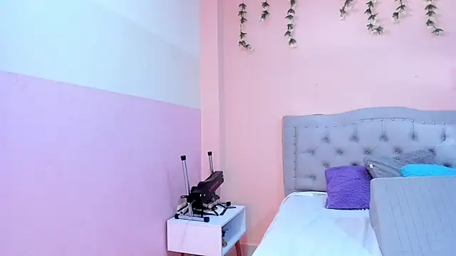 littletammy4u  online show from October 2025 12:27:01 PM