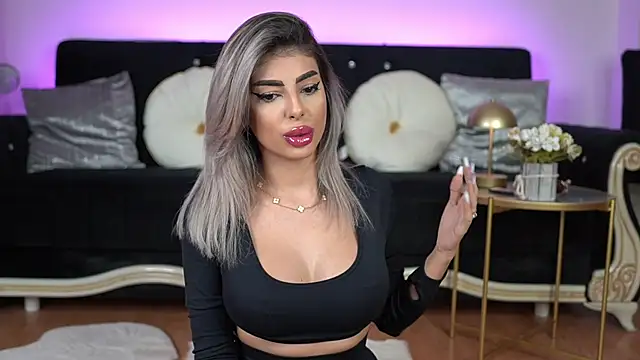 Snapshot of emma_goodess_ chatting on February 2025 06:00:02 PM emma goodess online show from February 2025 06:00:02 PM