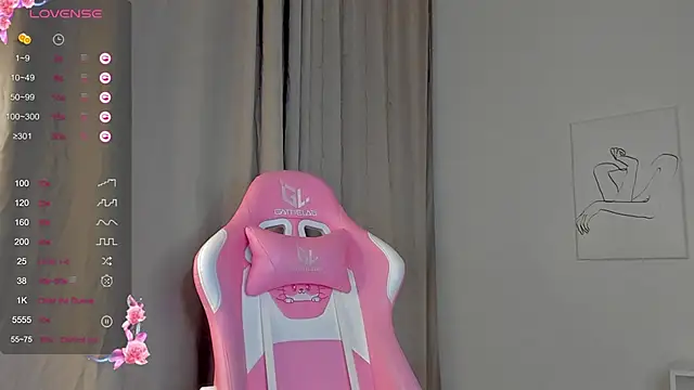 Snapshot of Mimi_Webb chatting on February 2025 02:35:02 PM Mimi Webb online show from February 2025 02:35:02 PM