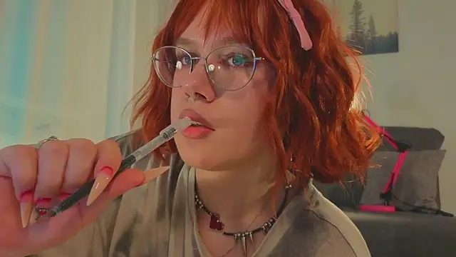 Mia Luw online show from April 2026 07:07:02 PM