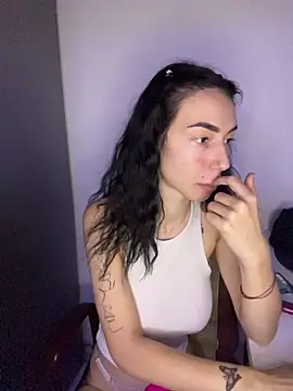 Celine Roxelle online show from November 2025 01:24:02 PM