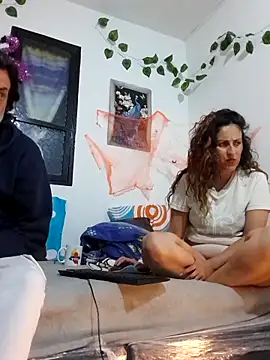 jeans and emma online show from October 2025 01:46:02 AM