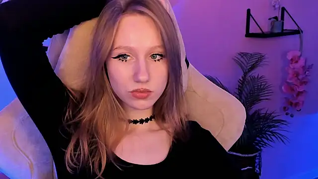 Snapshot of DariaTate chatting on October 2025 11:35:01 AM DariaTate online show from October 2025 11:35:01 AM