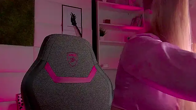 Snapshot of AdeleCartier chatting on March 2025 12:26:02 AM AdeleCartier online show from March 2025 12:26:02 AM