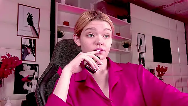 Snapshot of AdeleCartier chatting on March 2025 02:49:02 AM AdeleCartier online show from March 2025 02:49:02 AM