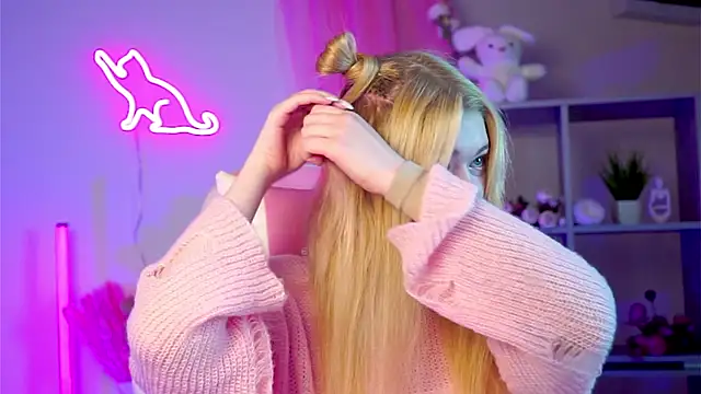 Snapshot of AdeleCartier chatting on March 2025 03:41:02 AM AdeleCartier online show from March 2025 03:41:02 AM