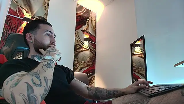 Luke davis01 online show from December 2025 01:19:01 PM