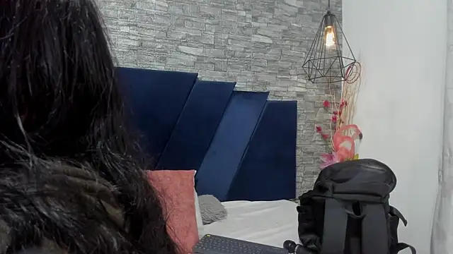 Sophia Brunett online show from October 2025 12:04:01 PM